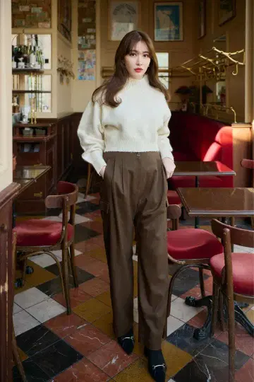 Her lip to Montaigne Twill Cargo Pants