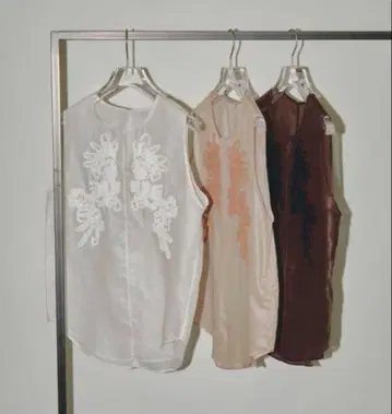 todayful Organdy Embroider Tops white