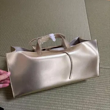 weeks days 작은 가죽 토트백