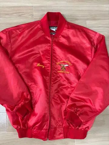 레드 봄버 자켓 자수 포함