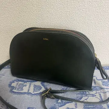 LONA Half moon shoulder British Green