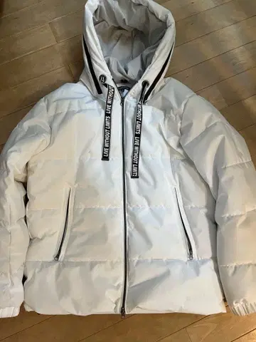화이트 다운 자켓