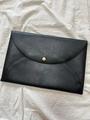 SATURDAY 블랙 클러치백