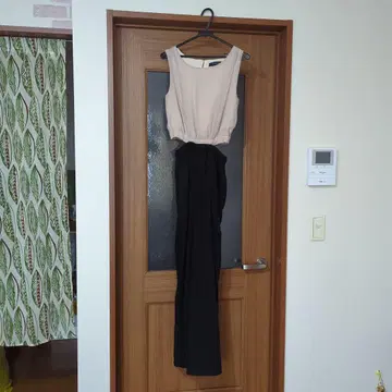 베이지와 블랙의 올인원