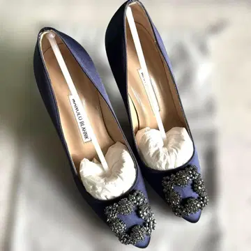 마놀로 블라닉 행기시 네이비