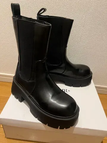 [ moment+ ] 통굽 숏부츠