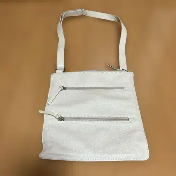 MAXIMA 화이트 가죽 숄더백 새상품급