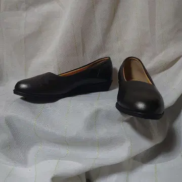 새상품급 Pansy 플랫 펌프스 23.5cm EEE 3포인트 컴포트