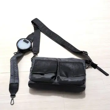 그레이 숄더백 포켓 부착