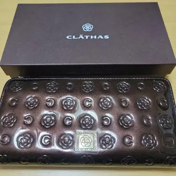 CLATHAS 꽃무늬 엠보싱 장지갑 브라운 에나멜 클레사스