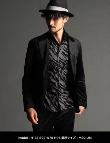 니콜 벨벳 테일러드 자켓