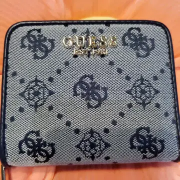 GUESS 이단 접이식 지갑 모노그램 패턴