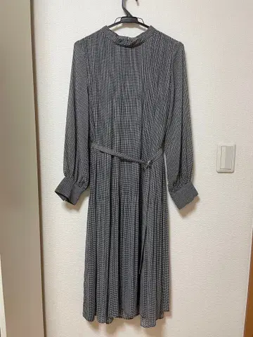 체크 무늬 긴팔 원피스