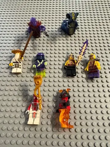 레고 미니 피규어 8개