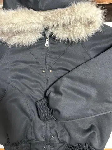 짧은 기장 퍼 자켓 블랙 퍼 포함 점퍼