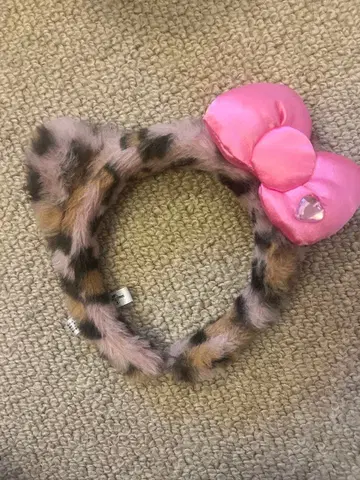 레오파드 무늬 리본 포함 머리띠 키티
