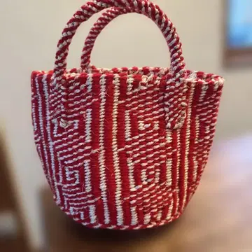 케냐 사이잘 백 핸드메이드 빨간색과 화이트 뜨개질 바스켓백