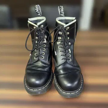 AirWair 블랙 가죽 워크 부츠