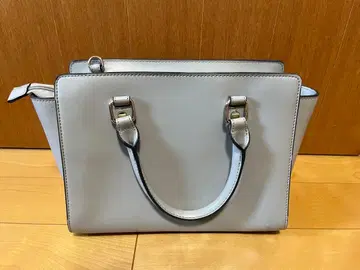 라이트 그레이 핸드백 지퍼 포함