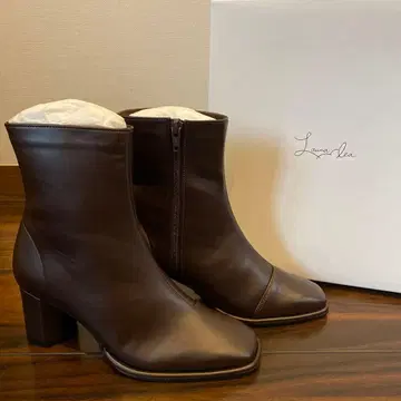 다크 브라운 가죽 숏부츠