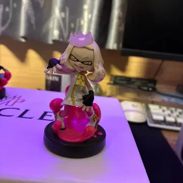 오징어쨩 피규어 화이트 핑크