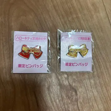 헬로키티 30주년 기념 핀 배지 2개 세트