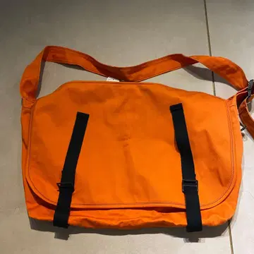 레어 KHOKI 23SS 메신저 백 오렌지