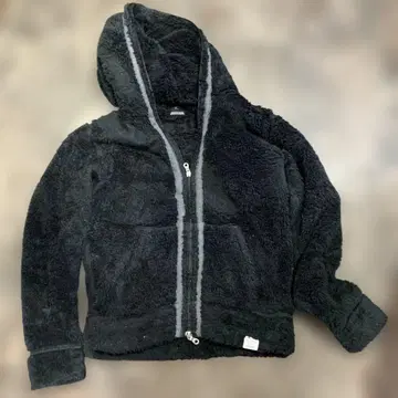 블랙 플리스 자켓 후드 부착