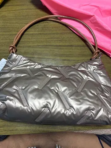 미사용 새상품 퀼팅 숄더백
