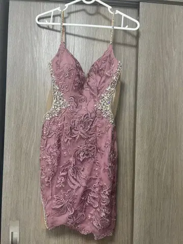 핑크 자수 슬림핏 드레스