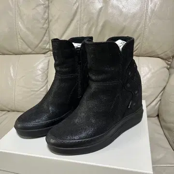 새상품급 루코라인 부츠 블랙 22.5cm