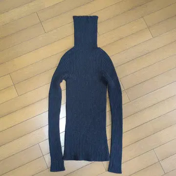 일리안 로브 터틀넥 스웨터