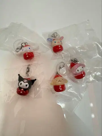 산리오 딸기 메지루시 액세서리