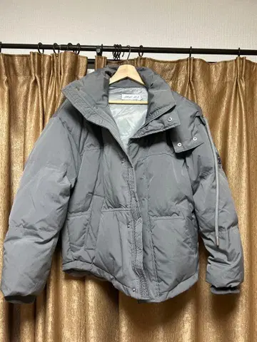 그레이 후드 부착 다운 자켓