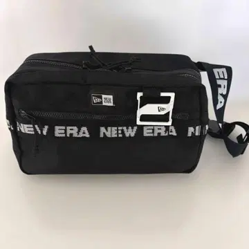 NEW ERA 숄더백 블랙