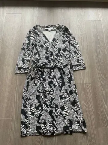 Diane von Furstenberg 랩 원피스 흑백 패턴 사이즈 0