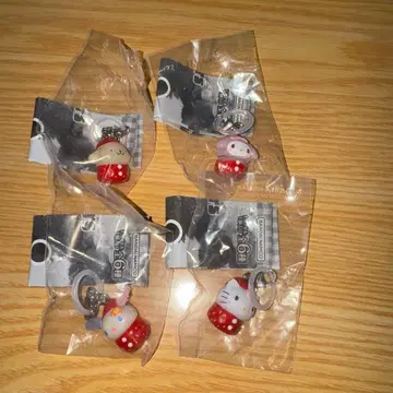 산리오 캐릭터즈 딸기 메지루시 액세서리 4종 세트