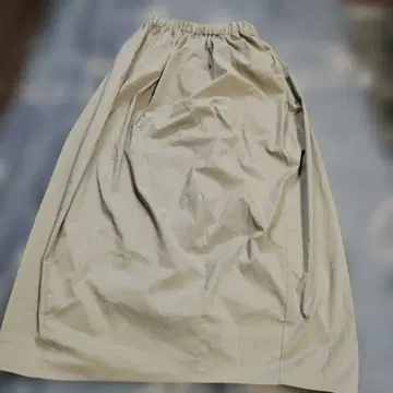 베이지 슬릿 롱 스커트