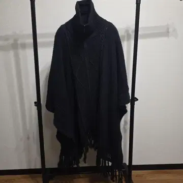 NO ID. 블랙 니트 판초 터틀넥