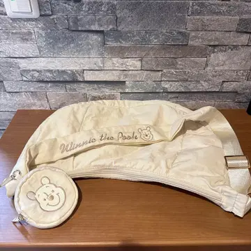 디즈니 스토어 푸우 초승달 모양 백