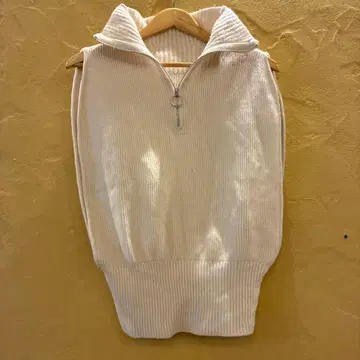 화이트 니트 베스트 하이넥