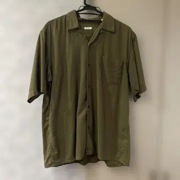 반팔 셔츠 올리브색