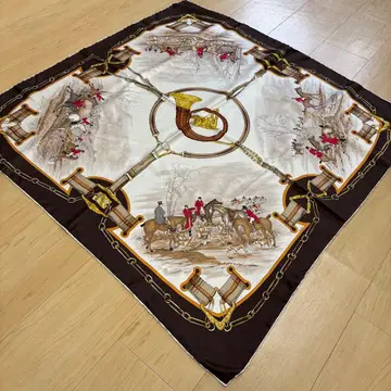 MANTERO 마테로 스카프 사냥 말 테두리 화이트 no.46