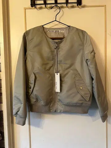 NIKO AND - 그레이 MA-1 노카라 자켓 택 포함