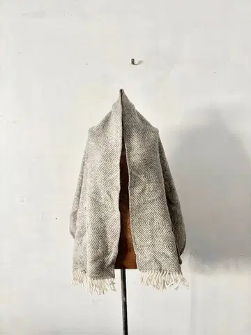 [ 미사용 ] LAPUAN KANKURIT 숄 위드 포켓 그레이