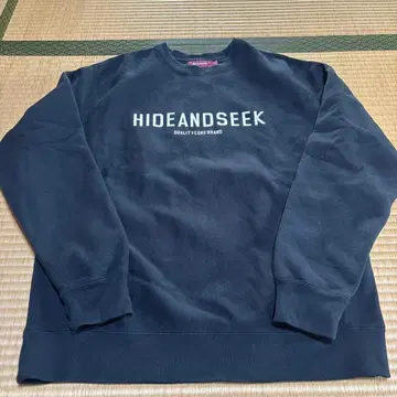 HIDE AND SEEK 맨투맨