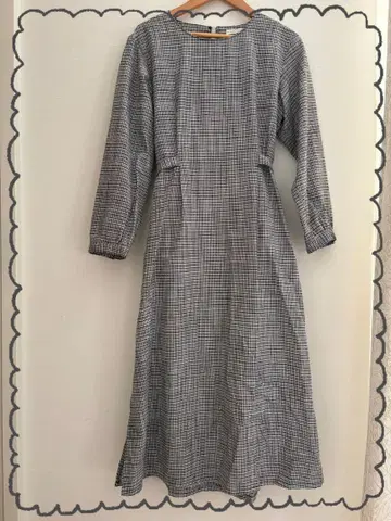 체크 무늬 긴팔 원피스