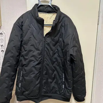 블랙의 경량 점퍼