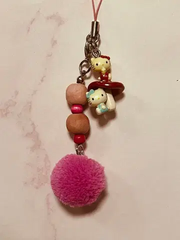 헬로키티 폼폼 포함 스트랩 버섯