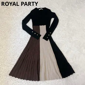 ROYAL PARTY 사에코 씨 착용 배색 니트 플레어 원피스 골드 버튼